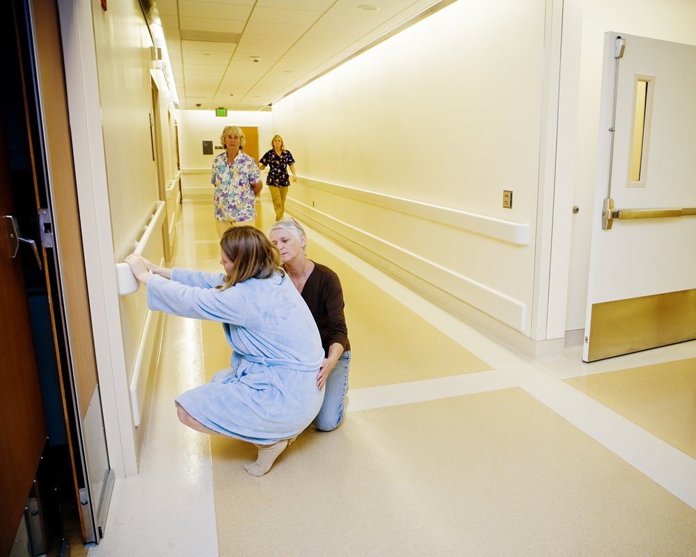 Helping client during contraction doula helping client #350 squat during contractions